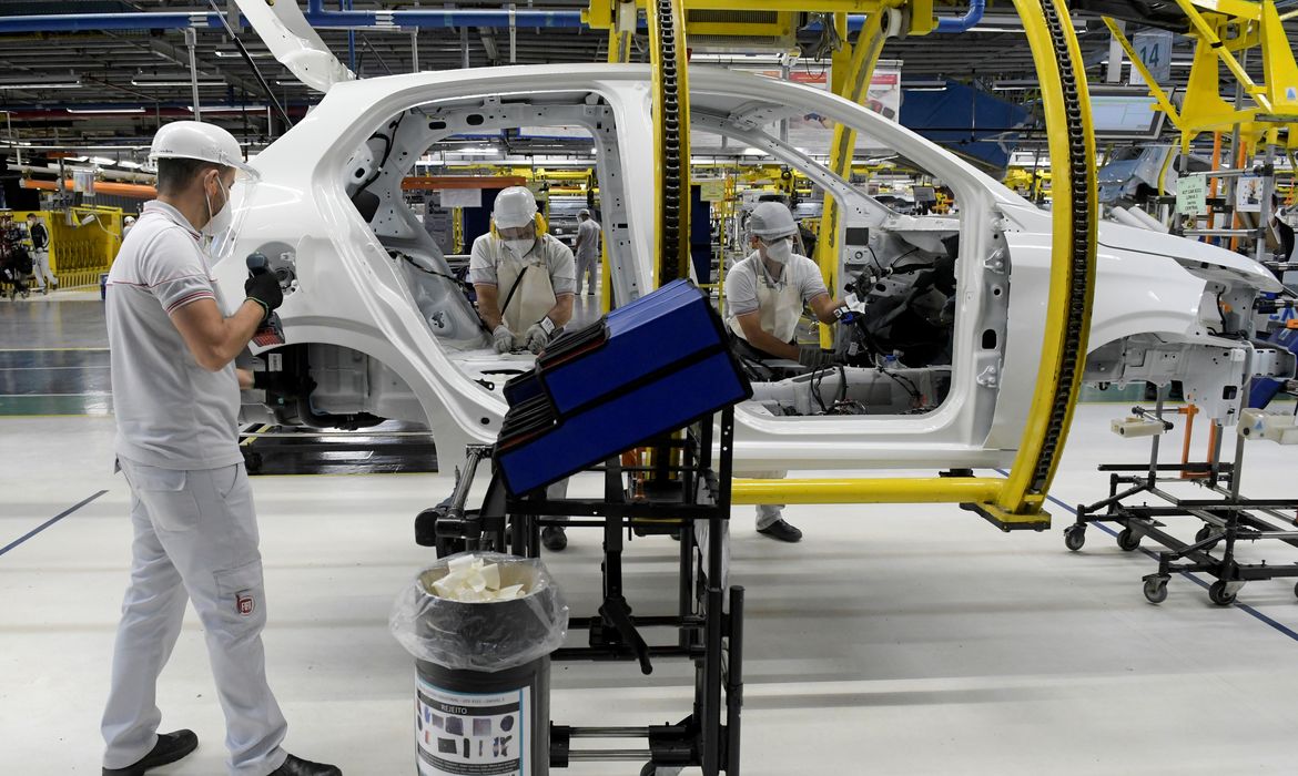 CCJ do Senado aprova fim da escala 6x1 e prevê jornada de 36h semanais