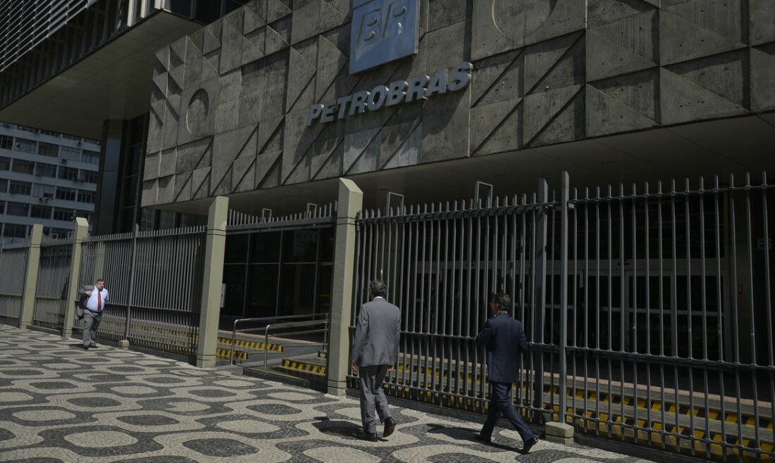 Petroleiros aprovam greve nacional a partir de segunda-feira