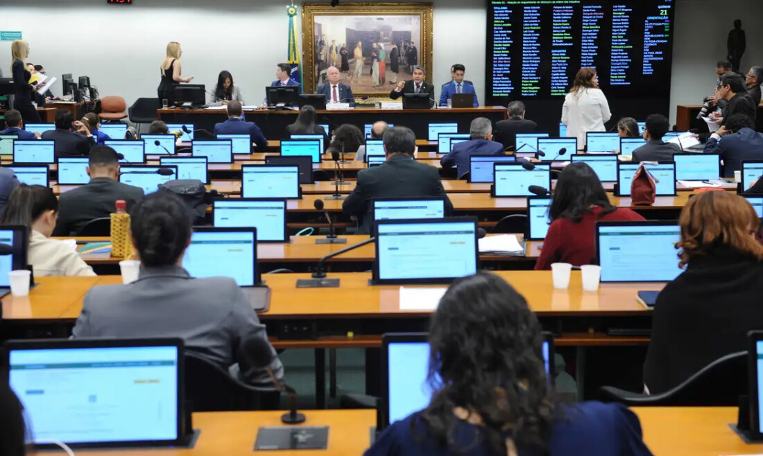 CCJ da Câmara se posiciona a favor de cassação de Carla Zambelli