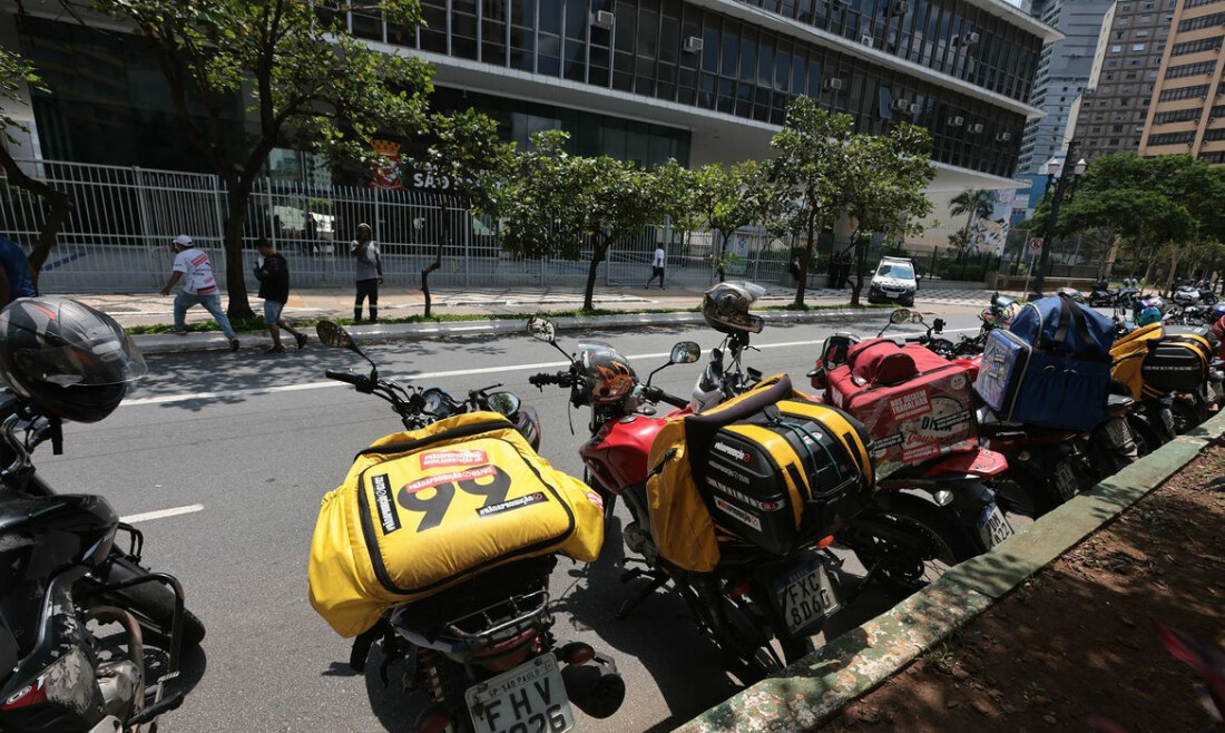 Prefeitura de SP regulamenta mototáxi; Uber e 99 apontam ilegalidade