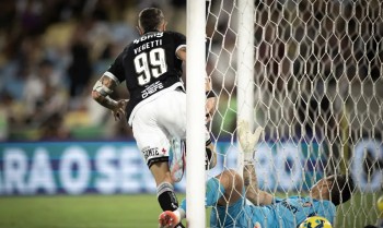 Rayan e Vegetti decidem e Vasco sai em vantagem na Copa do Brasil