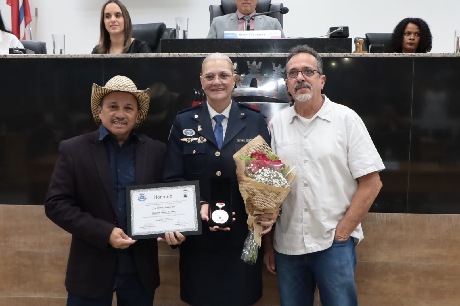 Rosemary Caxito recebe Medalha Suzano Brandão no Legislativo