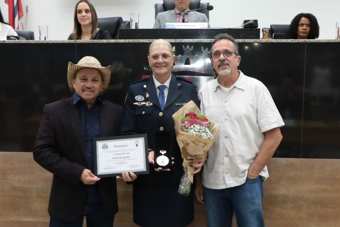 Rosemary Caxito recebe Medalha Suzano Brandão no Legislativo