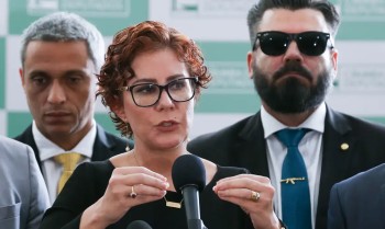 Zambelli deve ficar presa em Brasília se for extraditada pela Itália