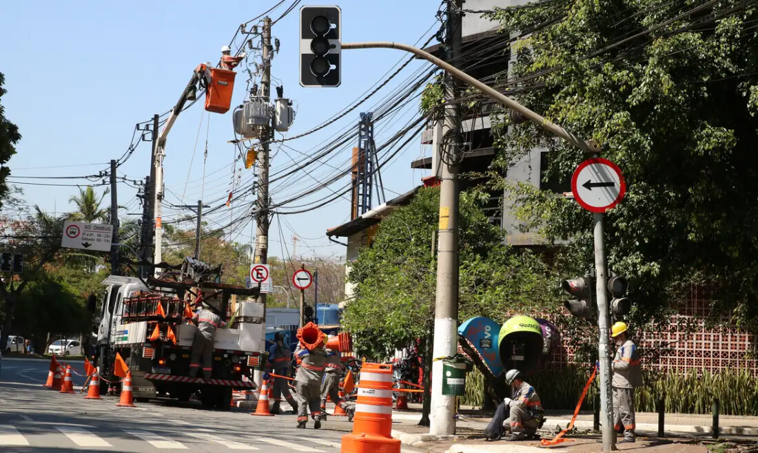 Justiça manda Enel restabelecer energia elétrica em SP em 12 horas