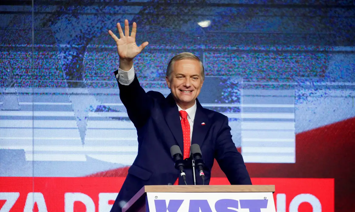 Chile elege Kast como presidente e dá guinada à direita