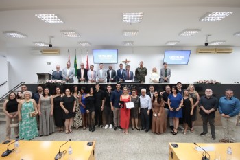 Cintia Lira recebe Medalha Suzano Brandão da Câmara de Suzano 