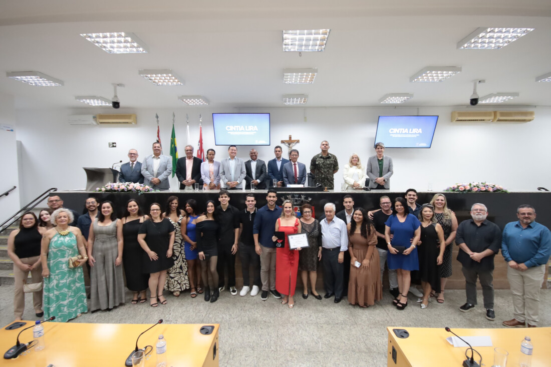 Cintia Lira recebe Medalha Suzano Brandão da Câmara de Suzano 