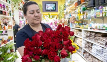 Festas de fim de ano movimentam o Mercado Municipal de Mogi