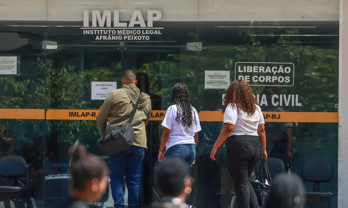 Polícia do Rio deflagra ofensiva contra finanças do Comando Vermelho