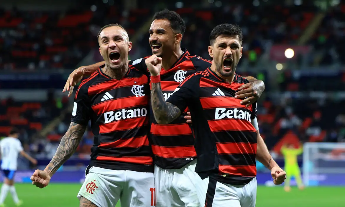 Flamengo enfrenta PSG em busca do título da Copa Intercontinental