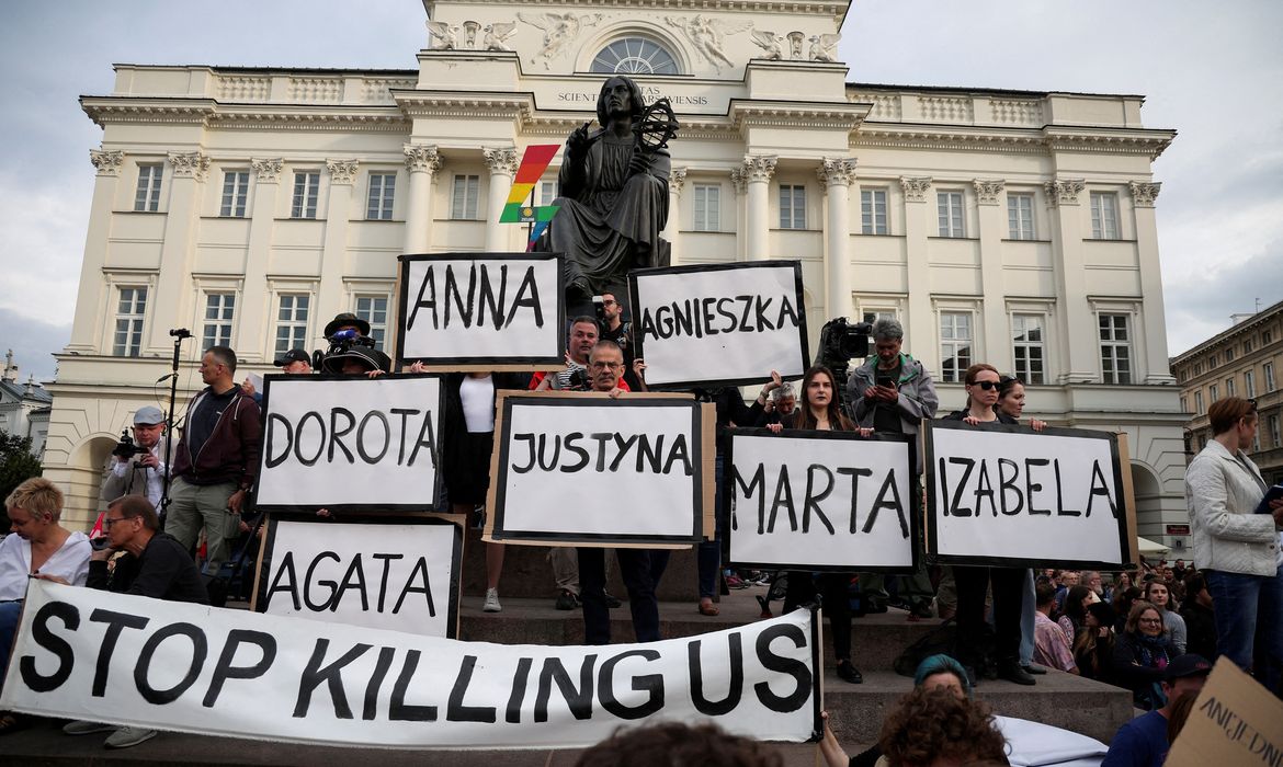 Europa vota a favor de iniciativa para facilitar acesso ao aborto