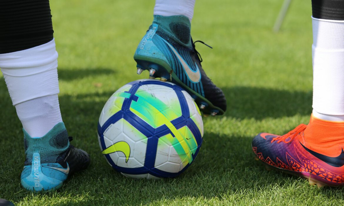 Futebol: 2/3 das atletas de seleção ganham menos de R$ 111 mil ao ano