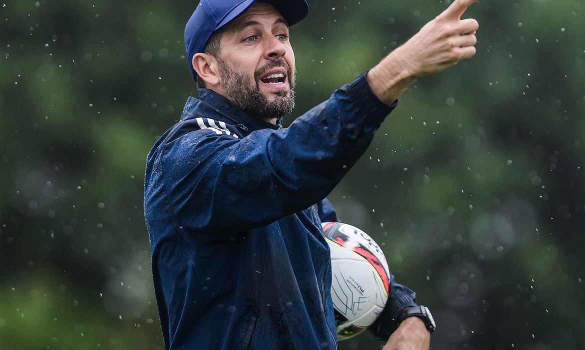 Internacional anuncia a contratação do uruguaio Paulo Pezzolano