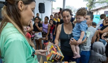 Fundo Social já distribuiu brinquedos a crianças de 35 bairros e segue com entregas