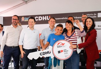 Governo de SP entrega casas próprias a 188 famílias de áreas de risco em Ferraz
