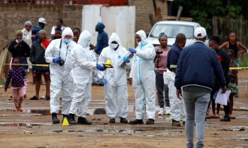 Homens armados matam dez pessoas em cidade da África do Sul