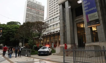 Mulher é presa suspeita de ajudar em roubo de obras de arte em SP