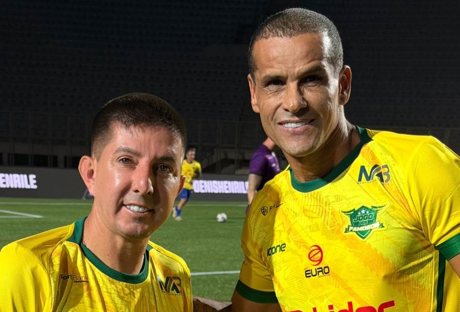 Rogerinho R9 joga ao lado do campeão mundial Rivaldo no Jogo dos Famosos 