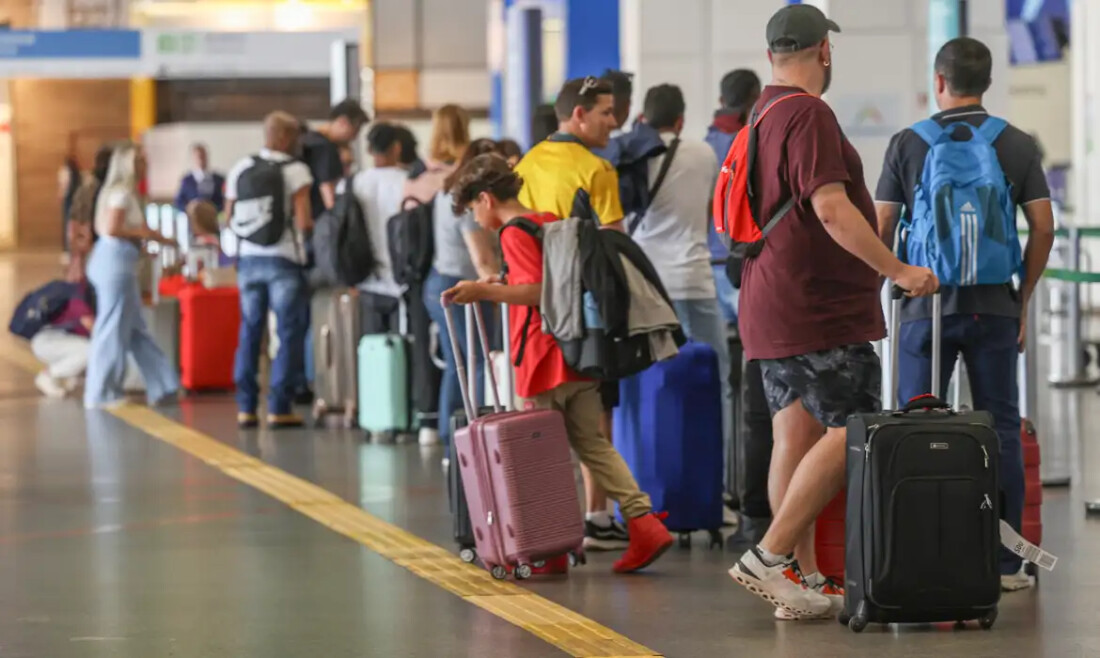 Pilotos e comissários podem entrar em greve a partir de 1º de janeiro