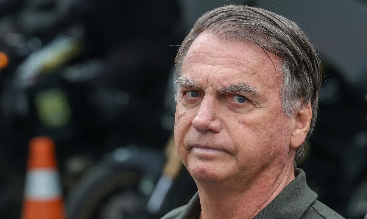 Bolsonaro passa por nova cirurgia para tratar quadro de soluço