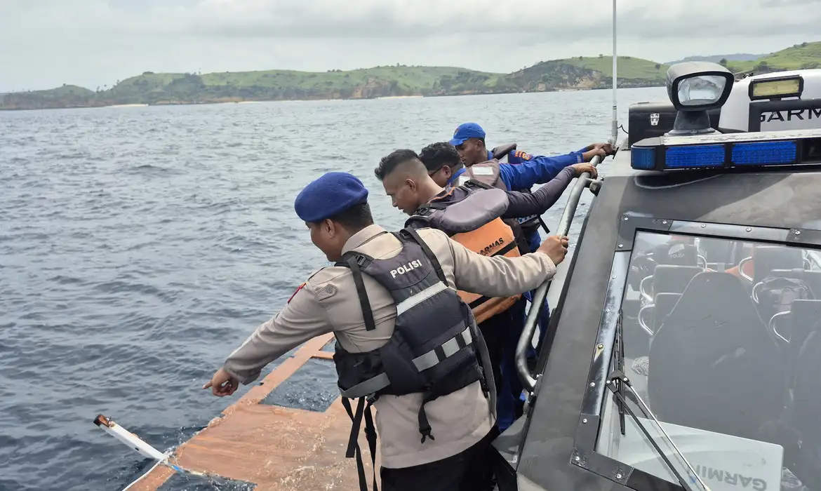 Fernando Martín, técnico do Valencia, morre em acidente na Indonésia