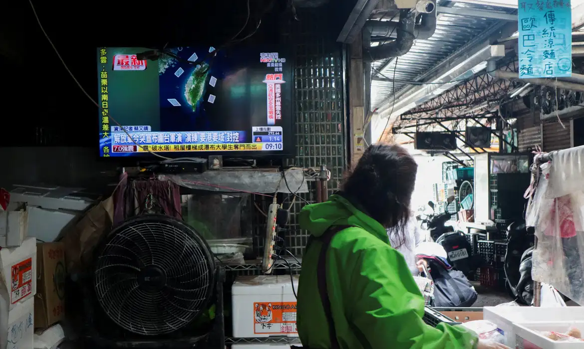 China realiza exercícios militares em torno de Taiwan