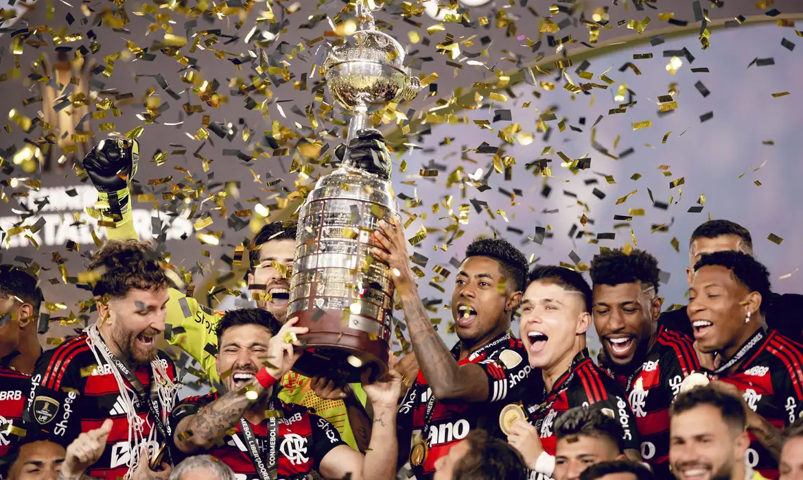 Retrospectiva: Flamengo domina o futebol masculino brasileiro em 2025