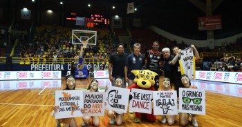 Shamell é homenageado e Mogi Basquete vence Caxias do Sul