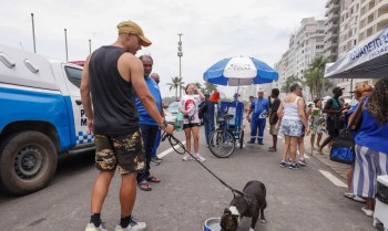 Cedae distribui água para hidratação no Rio