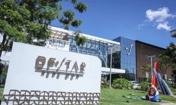 Bolsonaro recebe alta hospitalar e volta a cumprir pena na PF