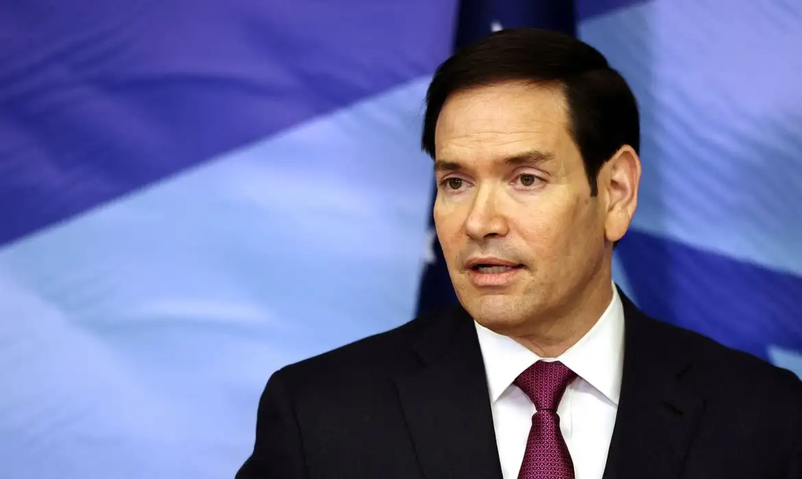 Sem provas, Rubio acusa Maduro de chefiar organização narcoterrorista