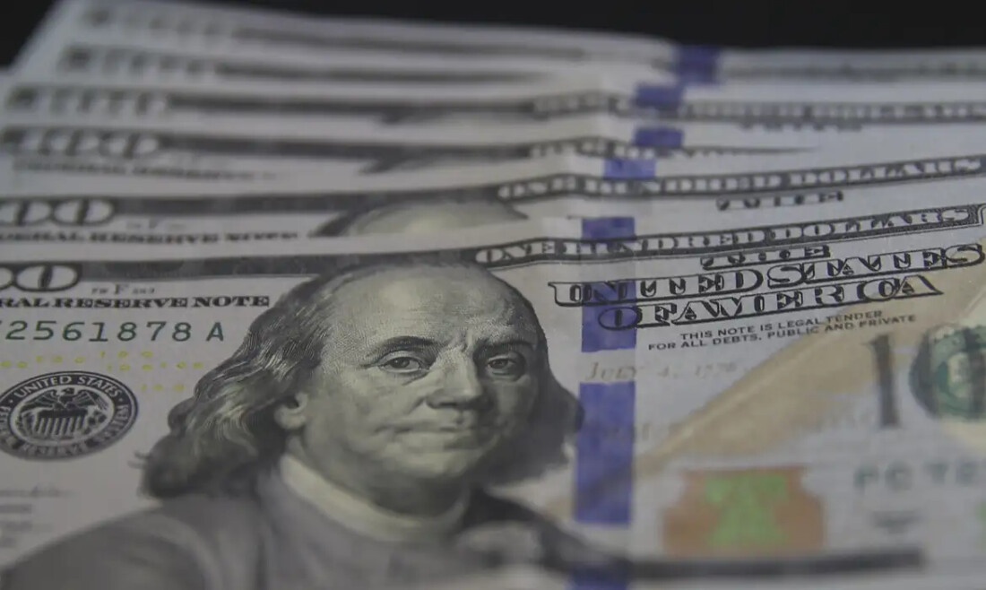 Dólar cai para R$ 5,40 após invasão à Venezuela