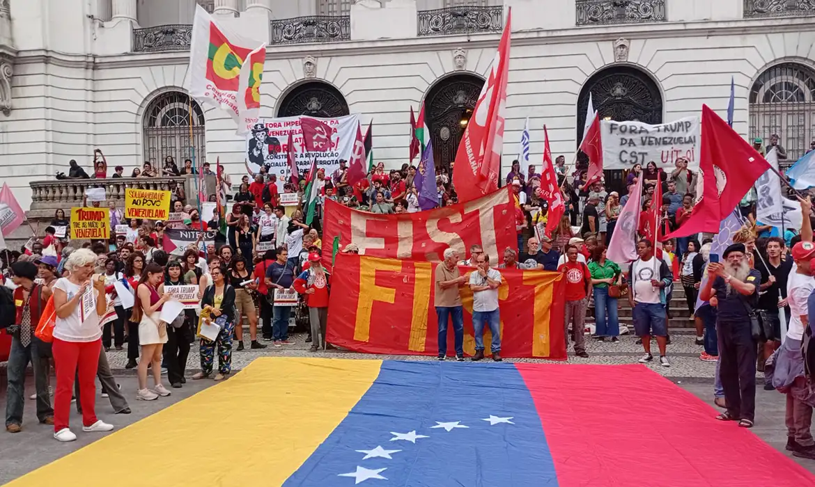 No Rio, Cinelândia tem protesto contra sequestro de Nicolás Maduro
