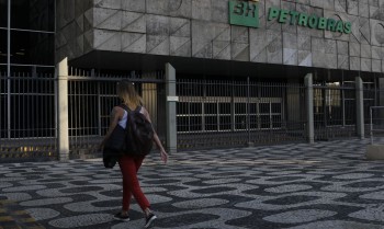 Petrobras confirma vazamento de fluido de perfuração há 175 km do AP
