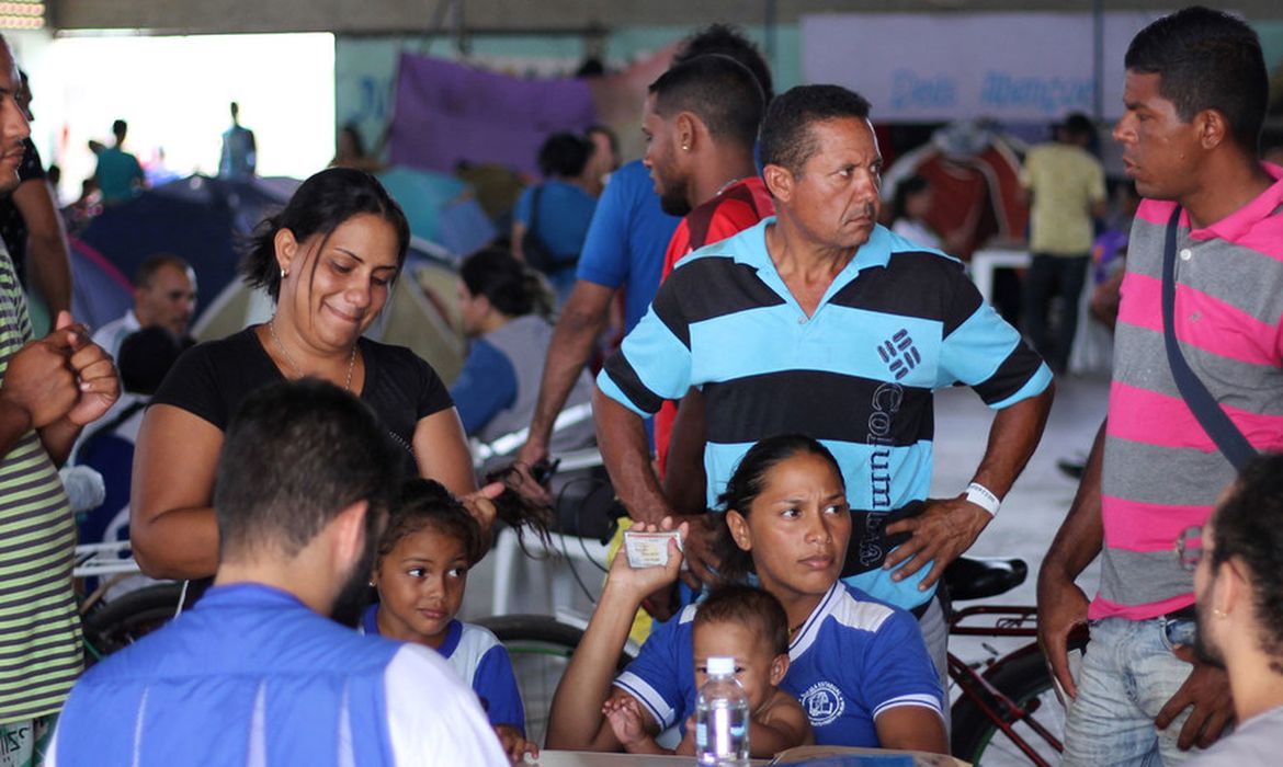 Venezuelanos que vivem no Brasil veem com tristeza crise em seu país