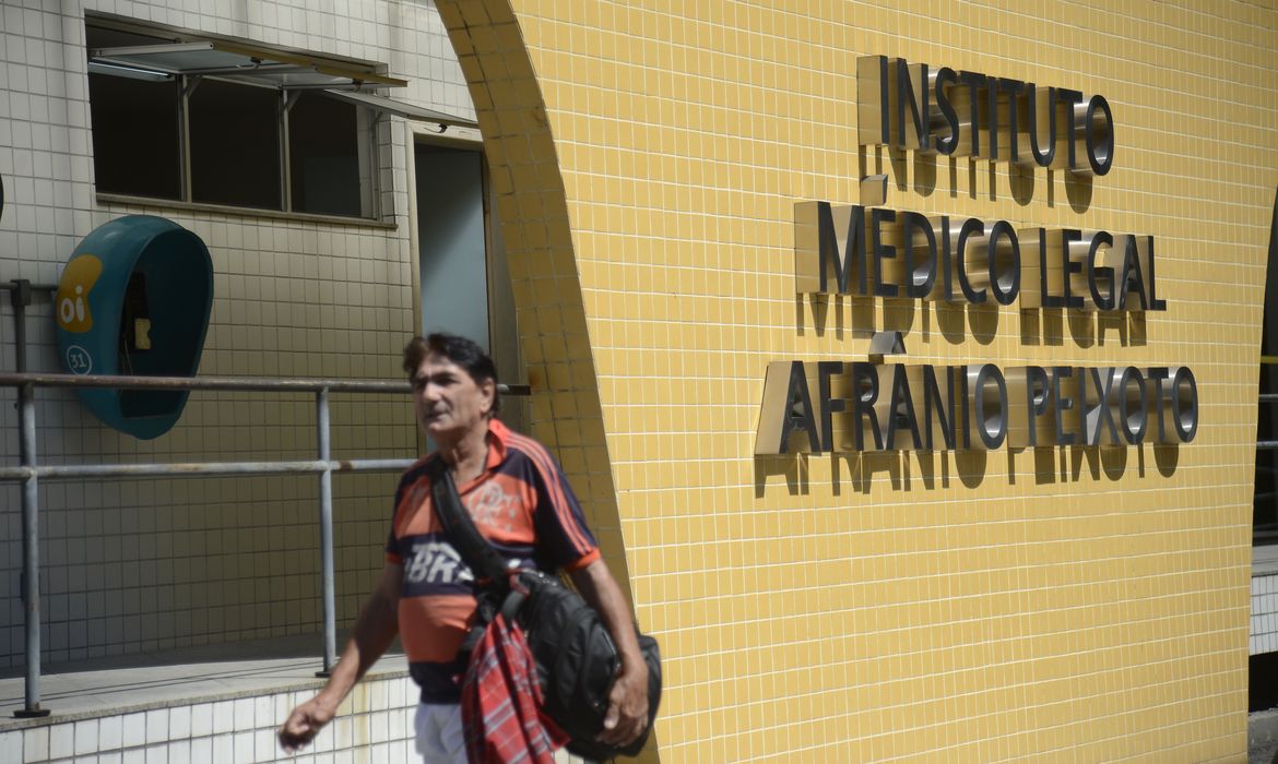 Corpo de adolescente é identificado e liberado pelo IML do Rio