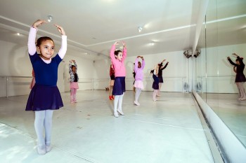 Pequenos Cisnes abre inscrições para novas turmas de formação gratuita em dança