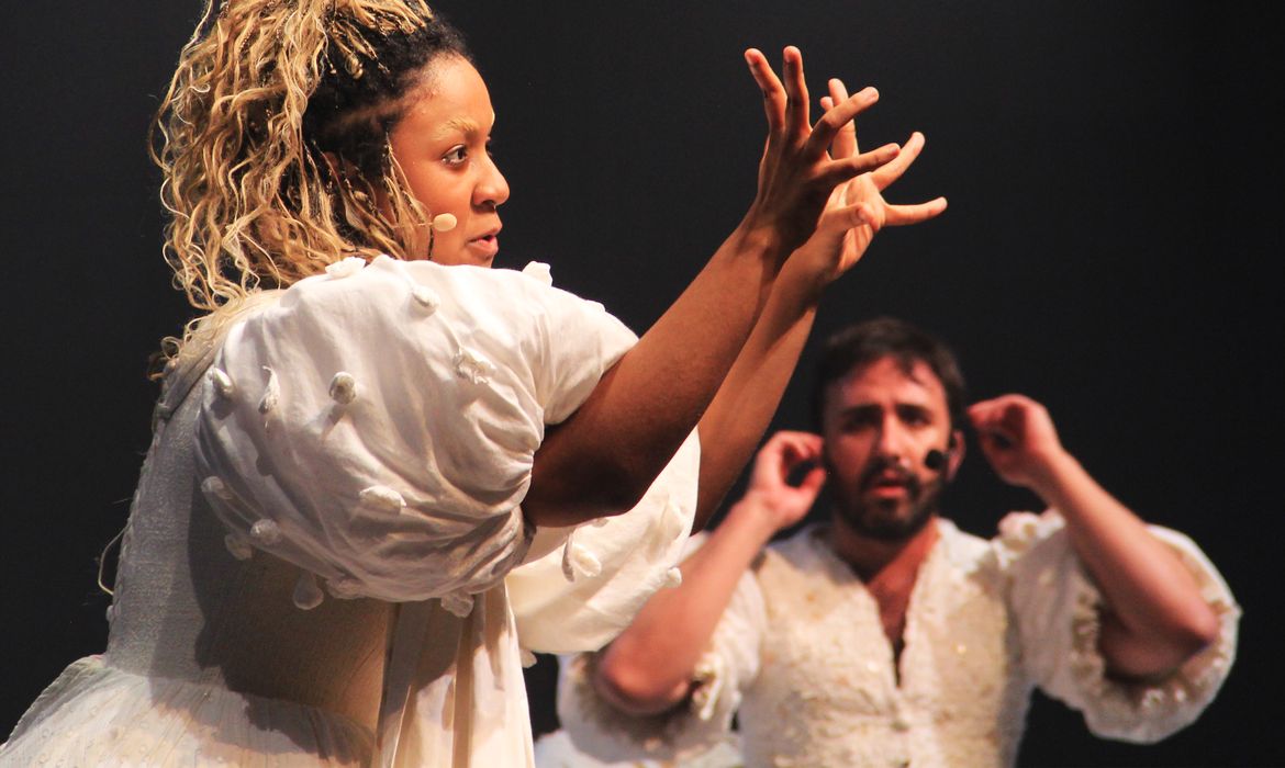 'Os irmãos Karamázov' volta ao Rio com acessibilidade integrada à peça