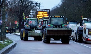 Agricultores bloqueiam ruas de Paris contra acordo UE-Mercosul