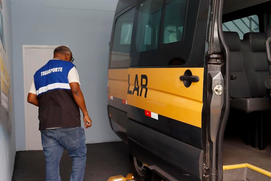 Transporte vistoria veículos escolares que atendem cerca de 20 mil estudantes