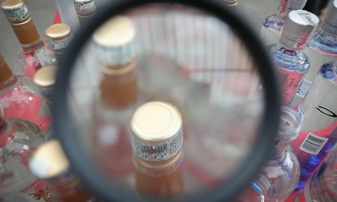 Operação que combate falsificação de bebidas prende duas pessoas em SP