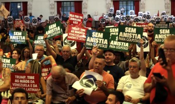 Em ato em SP, manifesto celebra democracia contra atos de 8 de janeiro