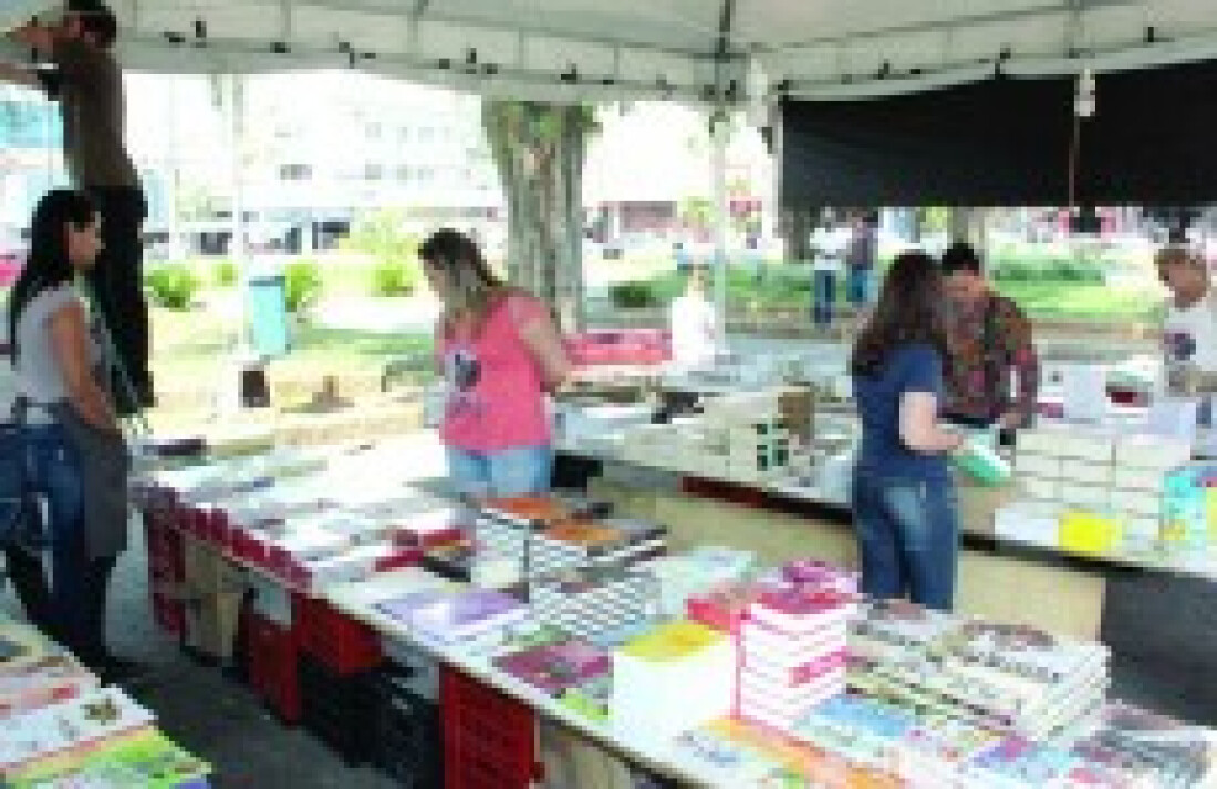 Feira de Livros no centro de Suzano termina nesta semana