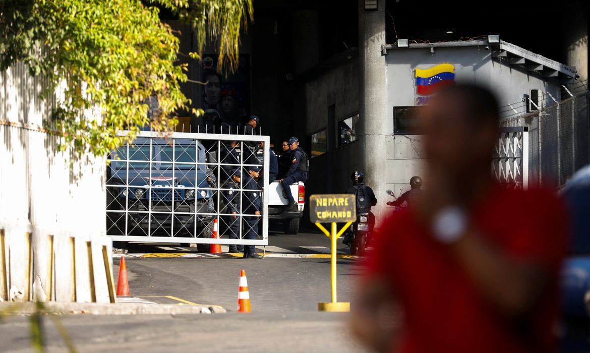 Venezuela liberta 18 detentos de prisão após incursão militar dos EUA