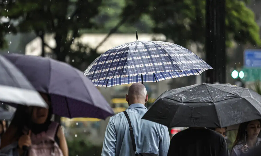 Tempestades por passagem de ciclone ainda ameaçam três estados