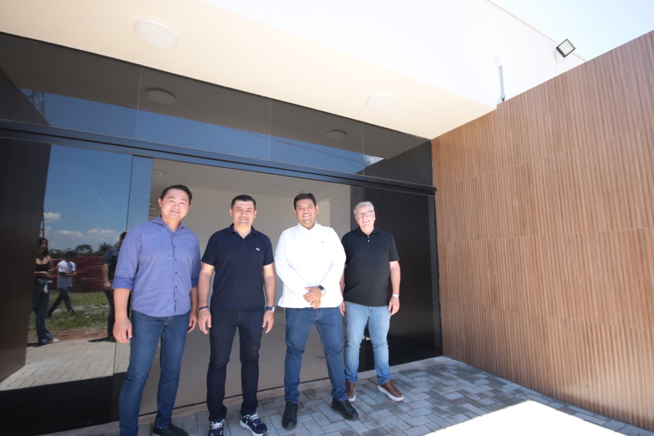 Prefeito vistoria construção do Centro de Bem-Estar Animal