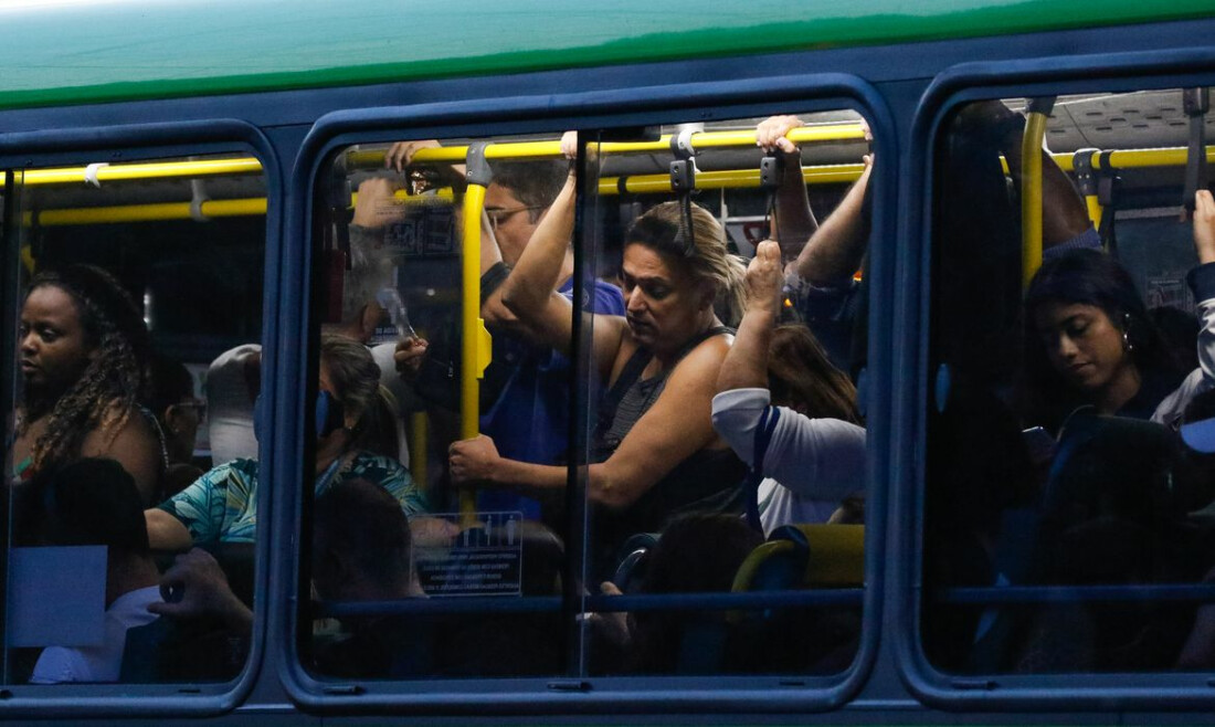 Livro apresenta contrastes do Rio ao examinar linha de ônibus 474