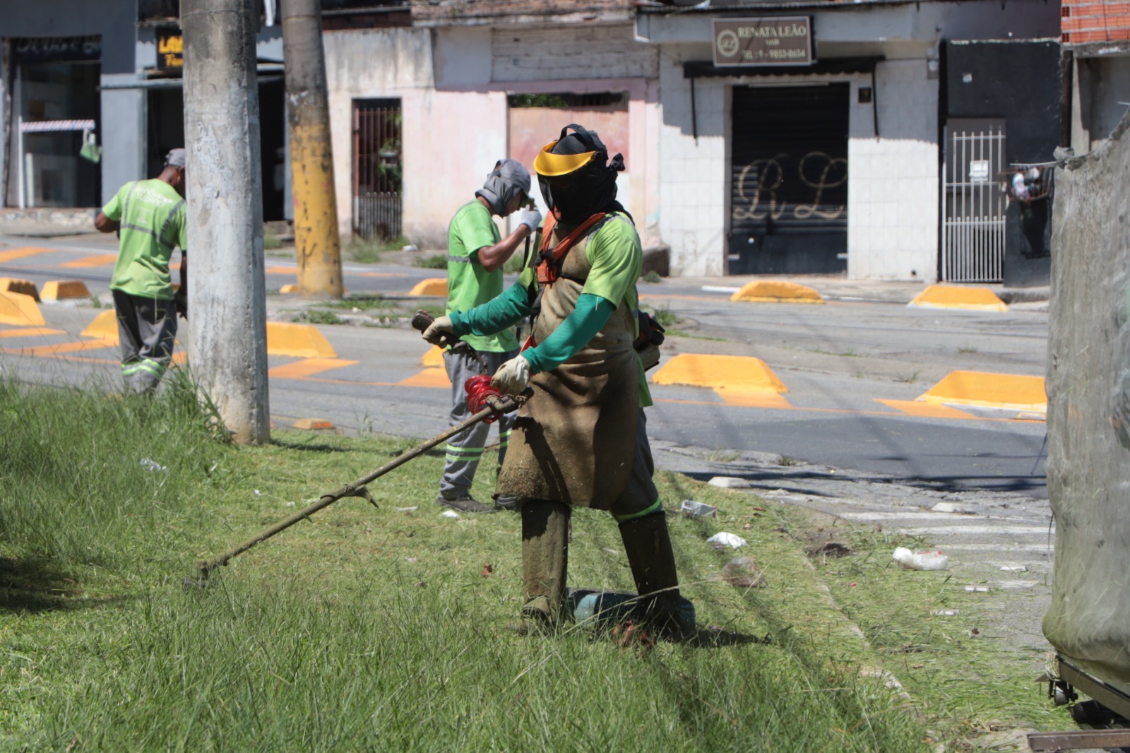 Manutenção de Suzano intensifica ações de zeladoria em 15 bairros neste mês