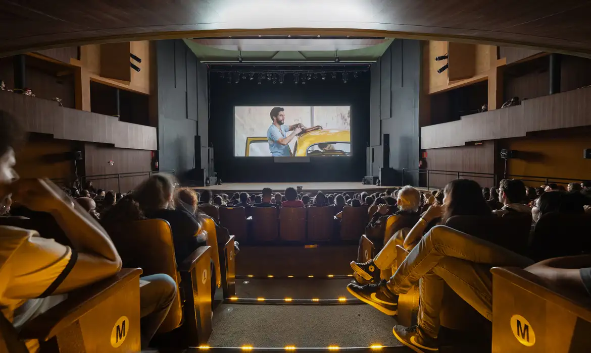 Depois de prêmios, O Agente Secreto está em mais salas de cinema